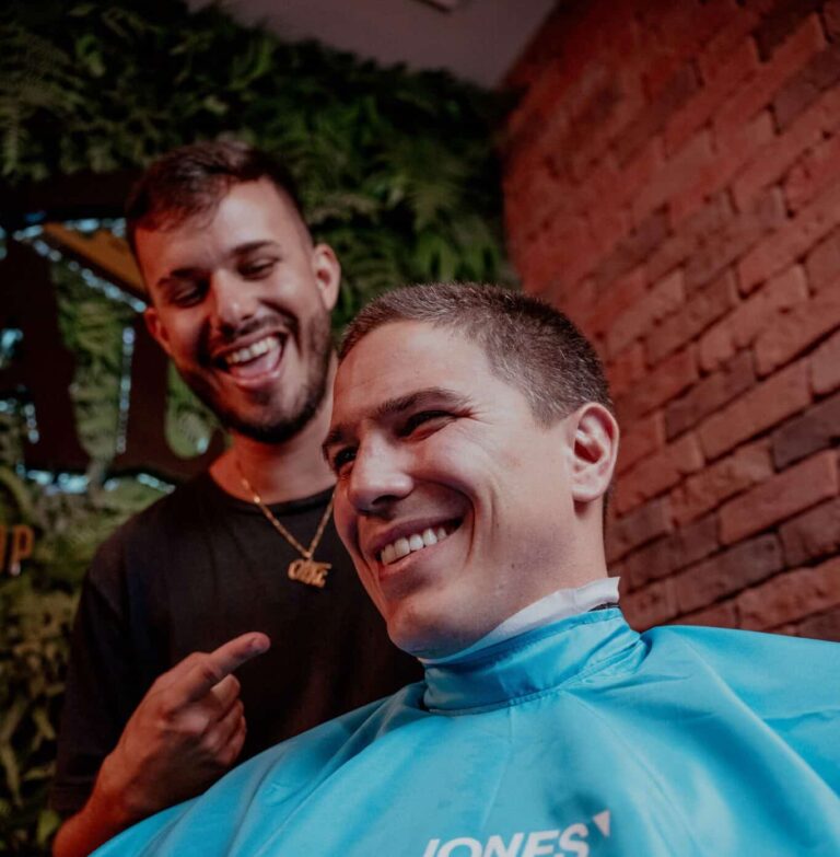 A Dr JONES reafirma sua presença nas redes sociais em mais uma ação voltada para o digital com a presença de celebridades.