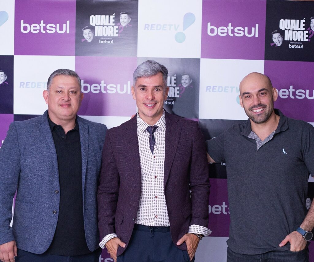 A RedeTV! promoveu um evento de lançamento de seu novo programa esportivo, o “Qualé, Moré?”, que será comandado pelo jornalista Ivan Moré.