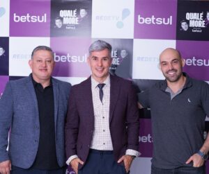 A RedeTV! promoveu um evento de lançamento de seu novo programa esportivo, o “Qualé, Moré?”, que será comandado pelo jornalista Ivan Moré.