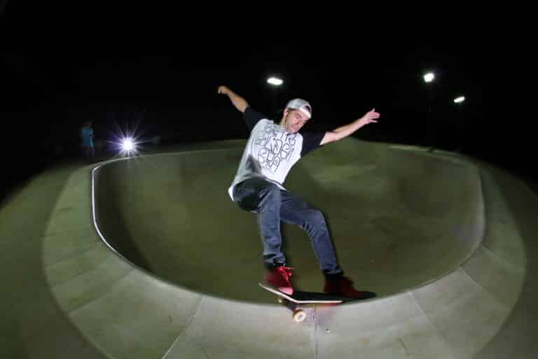O banco BV firma parceria com o atleta Sandro Dias, hexacampeão mundial de skate, para colocar de pé o Instituto Sandro Dias.