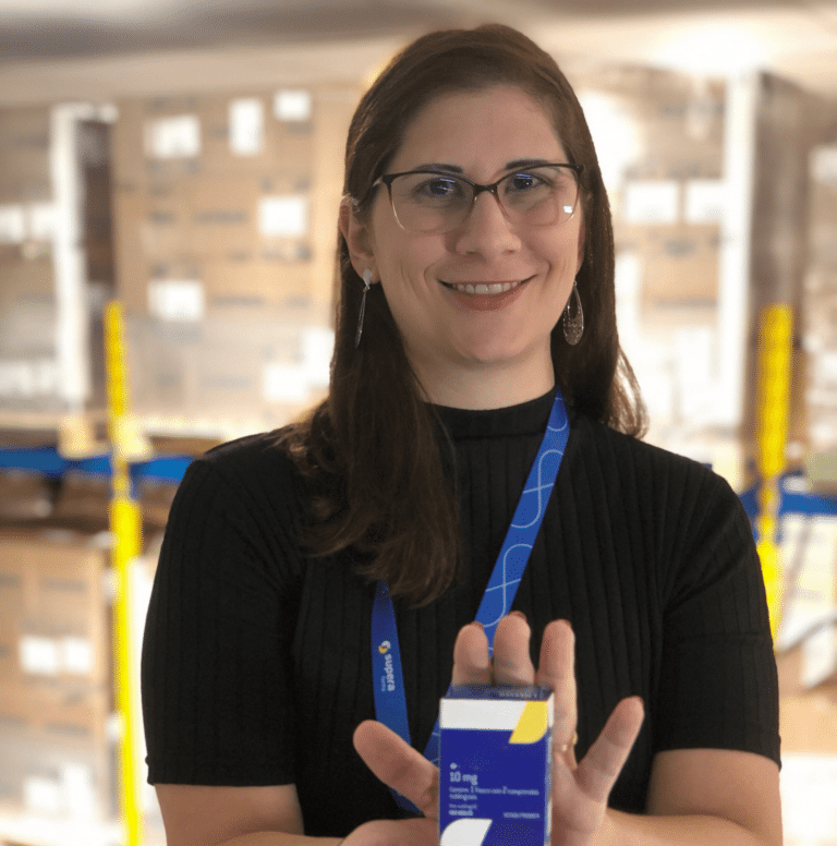A Supera Farma está investindo na aplicação de sua nova identidade visual nos rótulos dos medicamentos e produtos farmacêuticos da marca. 