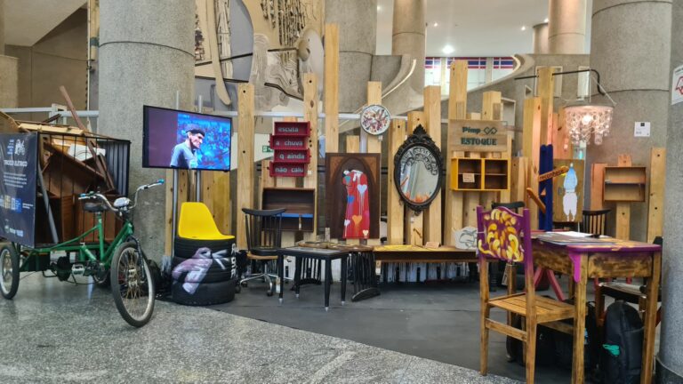 Durante a 17ª edição do BOOMSPDESIGN, o Pimp My Carroça vai mostrar, com o Lar Galeria, que o que se pensava lixo pode virar luxo.