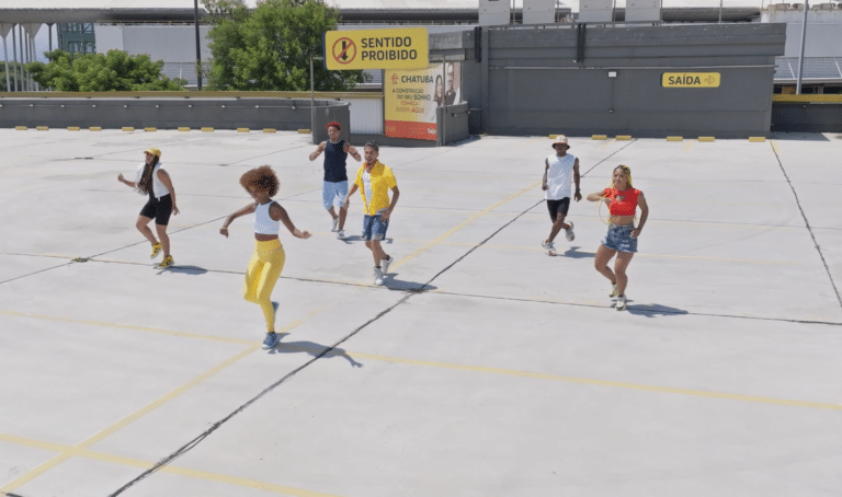 Chatuba estreia campanha onde retorna às suas raízes na Baixada Fluminense, e celebra a rica cultura local através da influência do funk.
