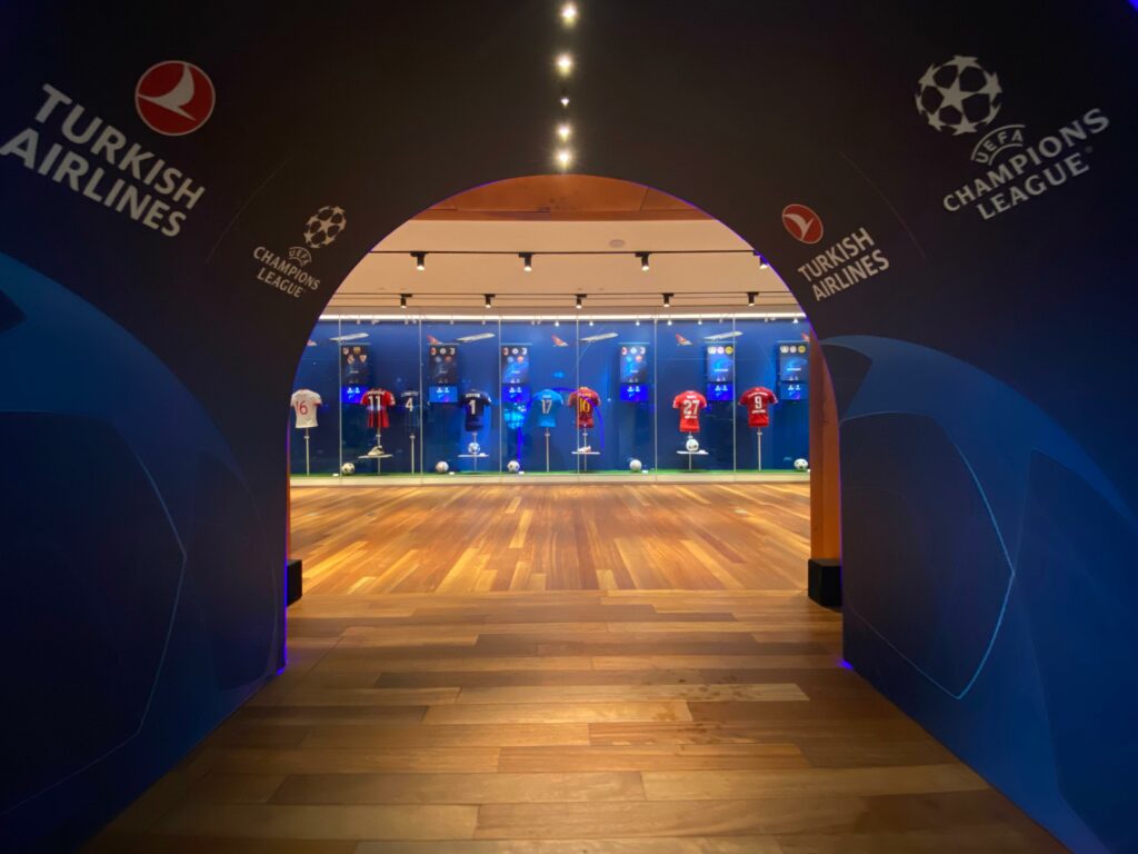 A Turkish Airlines anuncia a inauguração da nova exposição temática em seu Lounge Business, em homenagem à UEFA Champions League.