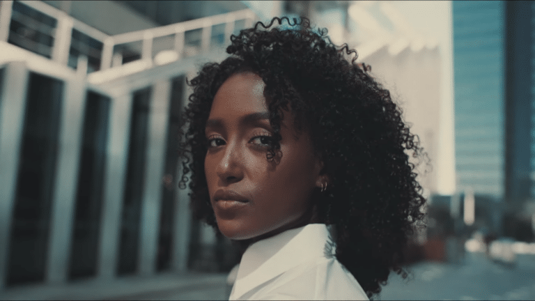 Nestlé lança a campanha "Não dê bombom hoje", desafiando as pessoas a quebrarem os estereótipos associados ao Dia Internacional da Mulher.