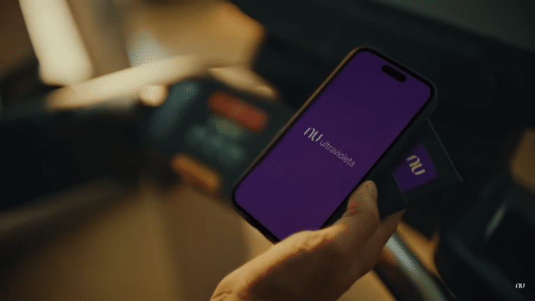 O Nubank estreia, visando ampliar suas conexões com o público de alta renda, e inspirar as pessoas a desfrutarem do que realmente importa