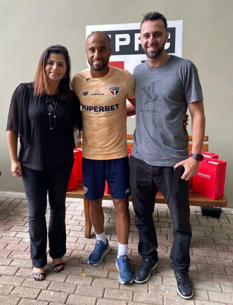 A AIWA promoveu uma ação com um dos ícones do futebol paulista, o capitão Lucas Moura, do São Paulo Futebol Clube.