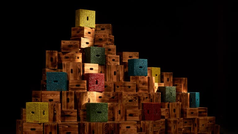 Bottega Veneta apresenta instalação On The Rocks na Milan Design Week 2024 (3)