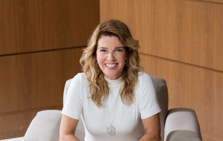 Carla Eboli está de volta ao Brasil para atuar no mercado de comunicação, assumindo o cargo de CEO da Agência Every, em São Paulo - SP.