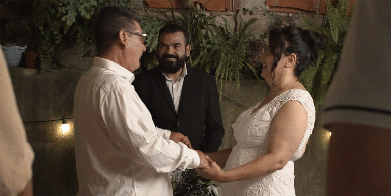 heathtech We Cancer lança campanha com Grey Brasil, em que casais renovam seus votos de casamento com o juramento do "na saúde e na doença".