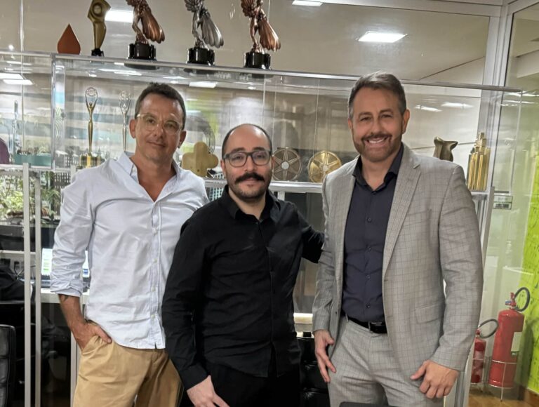 A Santeria anuncia um novo braço tecnológico da produtora, a empresa imaginar.ia, dos sócios Felipe Luchi, Guil Valente e Rafa Damy.