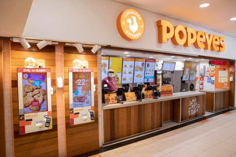 A Popeyes celebra sua parceria de marketing com a NBA pelo segundo ano consecutivo, por meio de ativações na NBA House, em São Paulo.