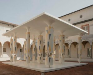 Saint Laurent apresenta pratos de porcelana inspirados na visão de Ponti na Milan Design Week 2024 (8)