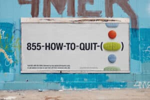 Na ausência de apoio gratuito nos EUA pela rede de saúde, uma coalizão de entidades, foi formada para lançar a campanha "855-How-To-Quit".