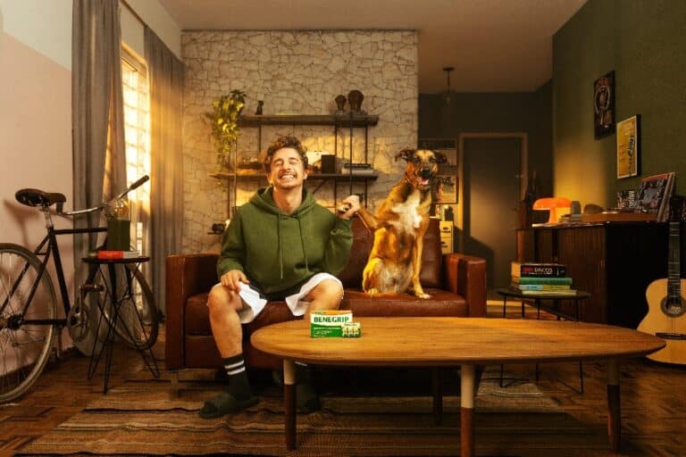A Benegrip apresenta nova campanha, que mostra como os sintomas da gripe impedem as pessoas de estarem juntinhas de quem mais importa.