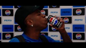 A PEPSI Black, patrocinadora oficial da UEFA Champions League, decidiu relembrar um momento icônico da carreira de Vini Jr.