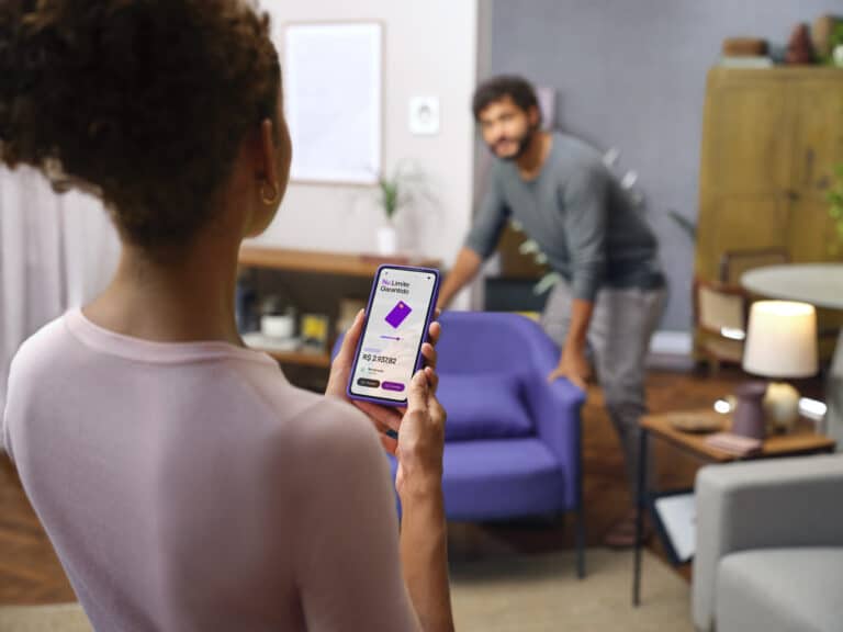 Nubank estreia campanha criada pela agência Wieden + Kennedy SP, para promover seu portfólio de produtos que é desenvolvido com o "jeito Nu"