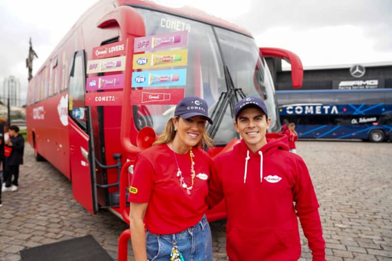 A Cimed anuncia a estreia da ativação itinerante "Carmed com Cometa na Estrada", ônibus interativo com a identidade da marca.