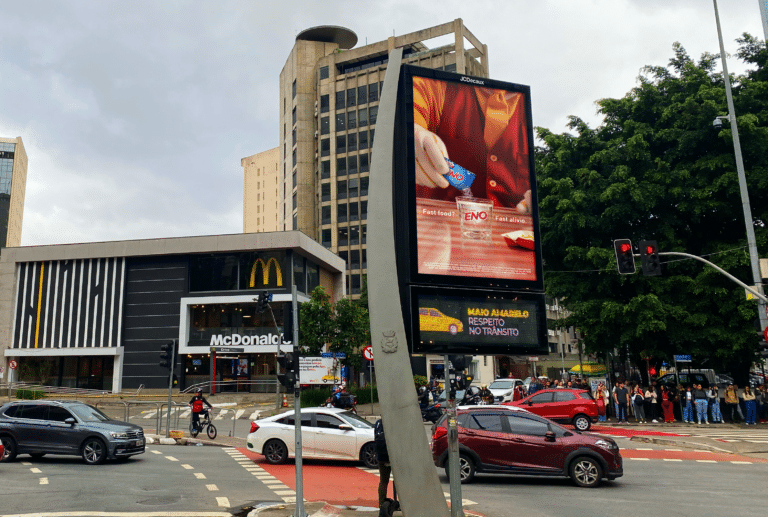 A Eno preparou uma solução para amenizar os efeitos do Fast Food, o Fast Alívio, que conta com uma campanha com OOHs.