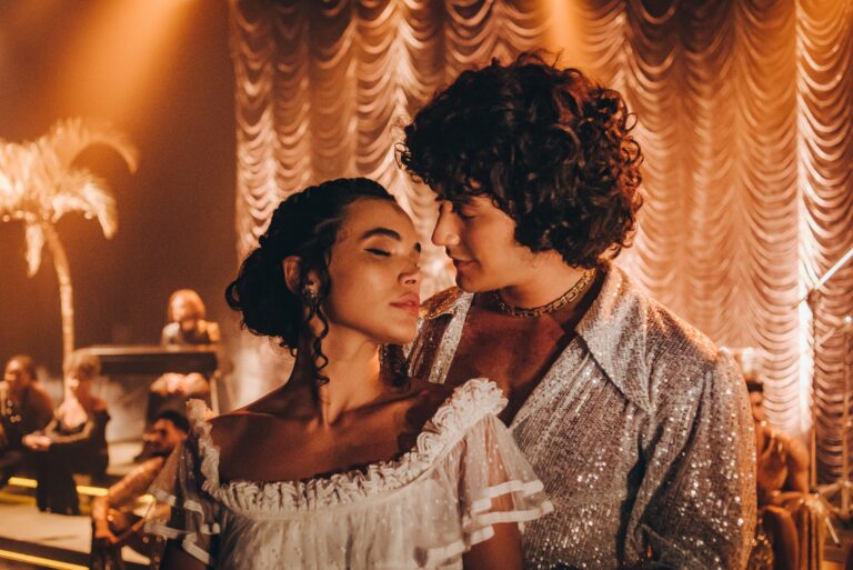 O filme "Meu sangue ferve por você" chega aos cinemas no dia 30 de maio, com distribuição Manequim Filmes e trilha sonora original da Loud+.