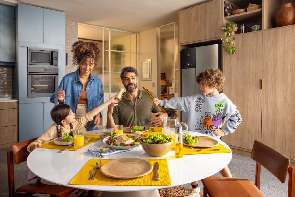 Pensando nos alimentos que podemos reaproveitar, evitando o desperdício, a Electrolux lança a campanha de sua nova linha de fornos e fogões.