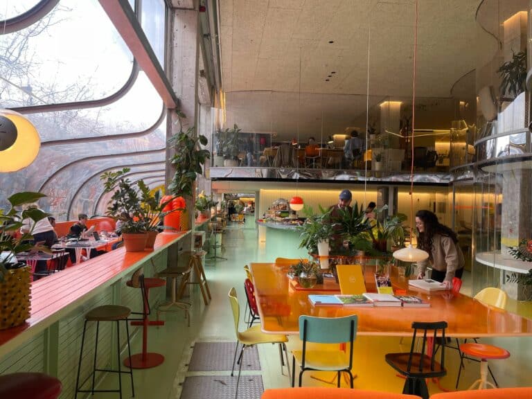 A Tátil Design inaugura seu primeiro escritório internacional em Londres, no bairro de Shoreditch, referência de arte urbana e cultura.