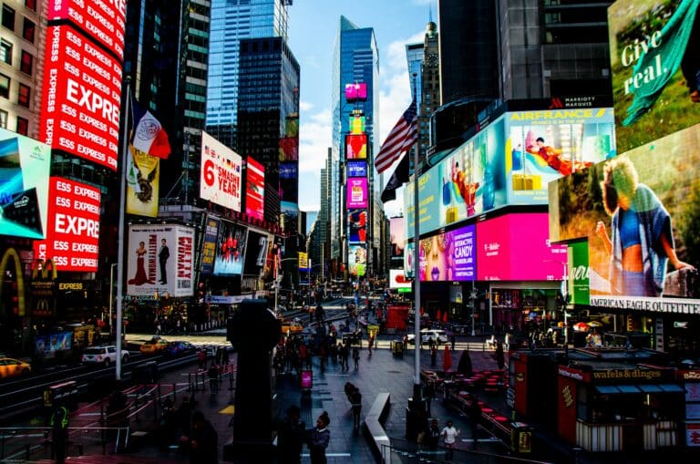 A ECOSS OOH, plataforma pioneira da Central de Outdoor, acumula cases de sucesso, mesmo há cerca de um ano no mercado.