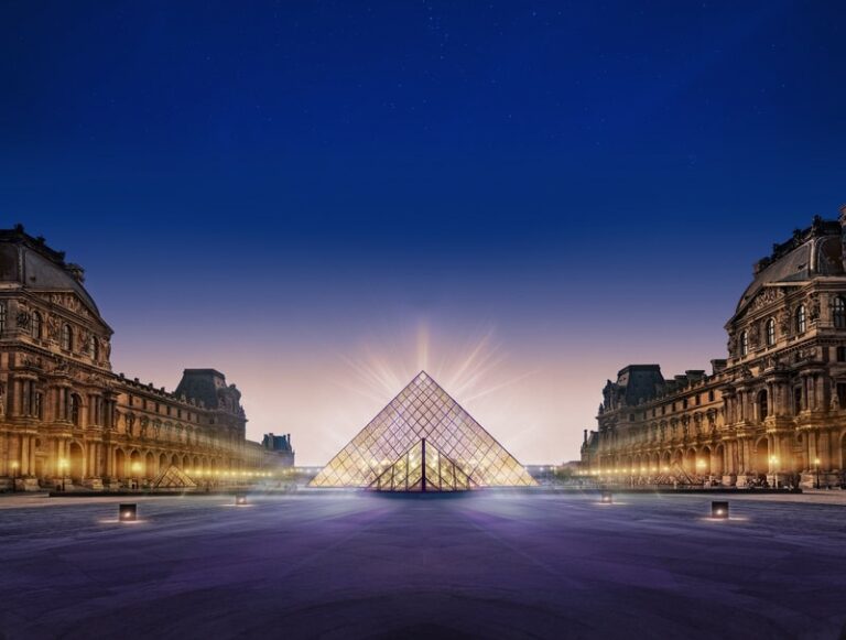 A Visa assume o comando da Cour Carrée, do Museu do Louvre, em Paris, para o show exclusivo "Visa Live at the Louvre".