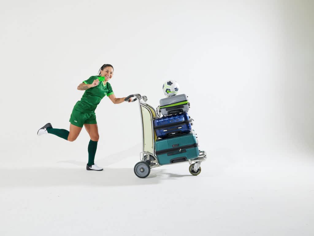 A Wise lançou uma campanha nacional em parceria com a Visa, com peças com Debinha, jogadora de futebol e membro do Team Visa.