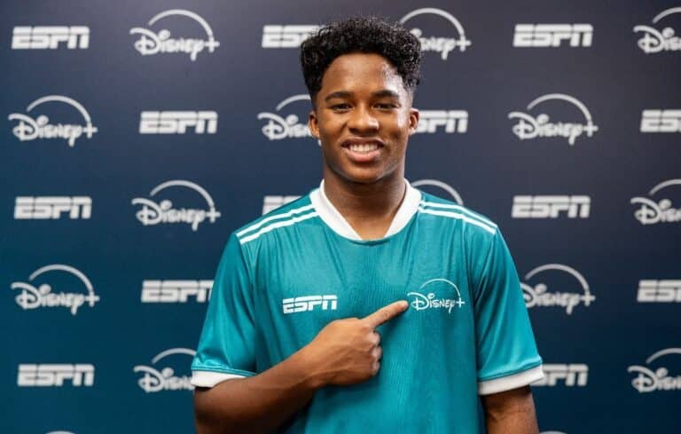Endrick é a estrela da nova campanha publicitária da Disney, que é dona da ESPN e possui os direitos de transmissão de importantes torneios.