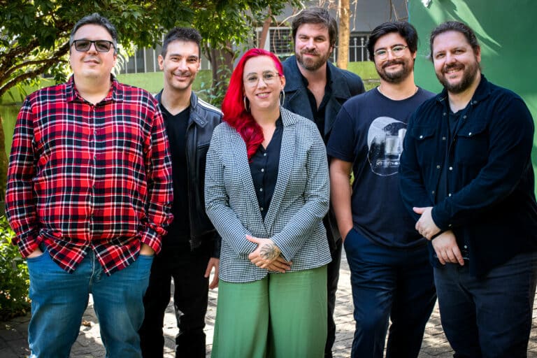 A produtora DragonFly apresenta seu novo sócio, o artista e produtor musical inglês Charly Coombes, ex-Satélite.