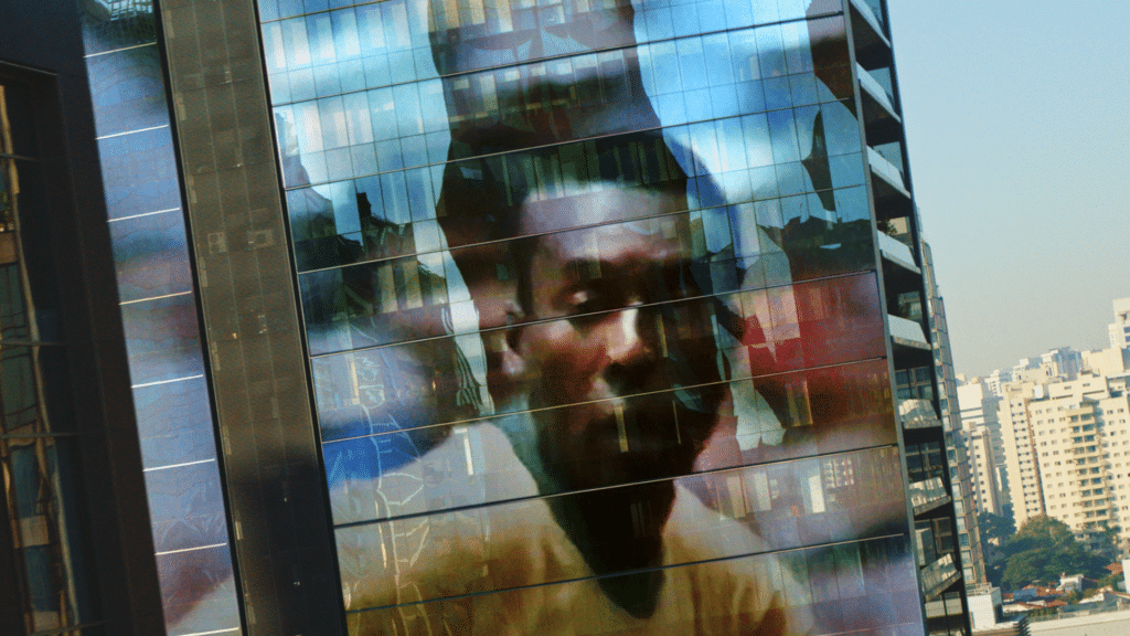 A BYD promove o retorno do rei Pelé às telas, em seu novo anúncio-homenagem para o lançamento do sedã plugin BYD King.