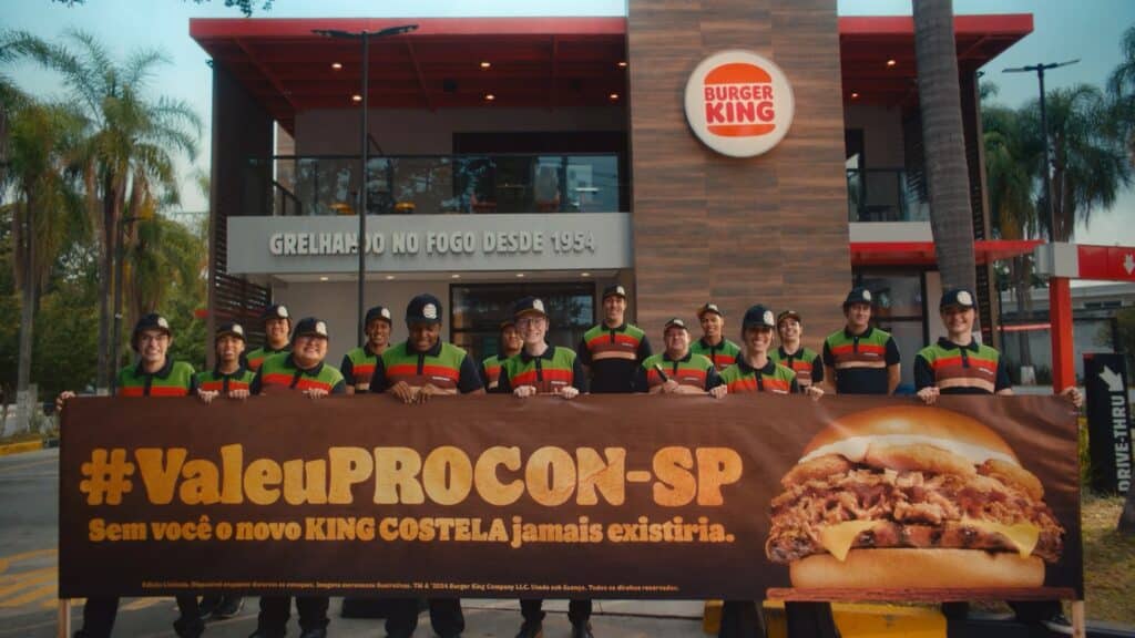 O Burger King repensou as atitudes do passado e está lançando um novo sanduíche, o King Costela, que inaugurando a linha The Kings.