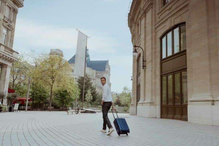 A Visa, líder mundial em pagamentos digitais, dá as boas-vindas a um novo viajante: o jornalista Pedro Andrade.