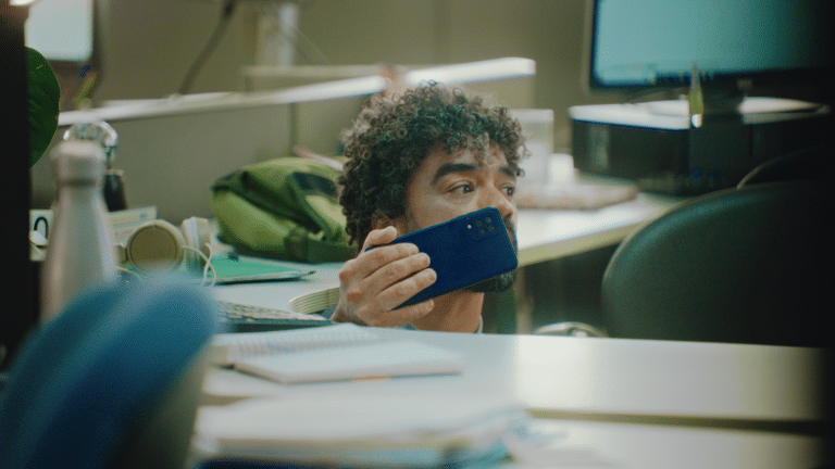 Heineken cria um treinamento de incêndio que acontece nos dias da UEFA Champions League, levando os torcedores do escritório para bares.