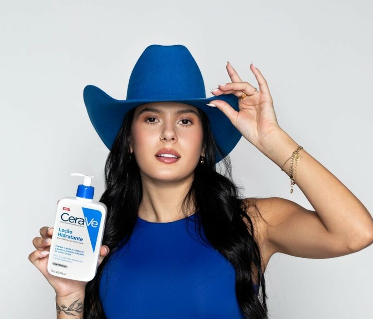 A CeraVe, marca líder em skincare nos EUA e desenvolvida por dermatologistas, anuncia a cantora Ana Castela como a sua nova embaixadora.