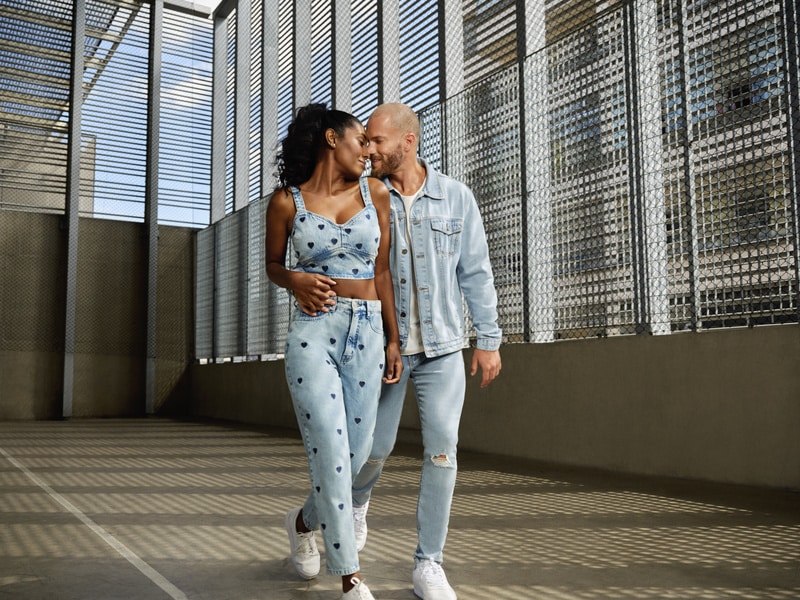A Riachuelo estreia uma nova campanha para este Dia dos Namorados, focada nas diversas formas de relacionamentos.