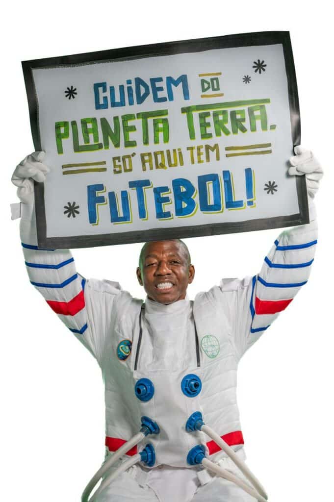 Ex-jogador Amaral é o Astronauta que viralizou no Brasileirão 2024