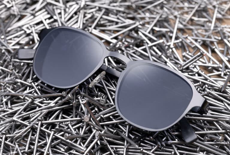 Gerdau e Chilli Beans criam coleção com óculos feitos de aço 100% reciclável, que homenageia o Palco Mundo do Rock in Rio Brasil 2024.