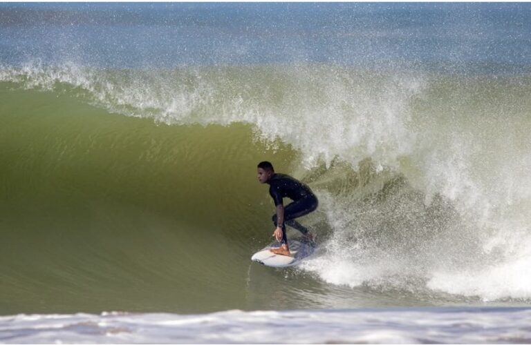 Grandes marcas apoiam elite do surfe brasileiro com projetos sociais e ambientais no Dream Tour