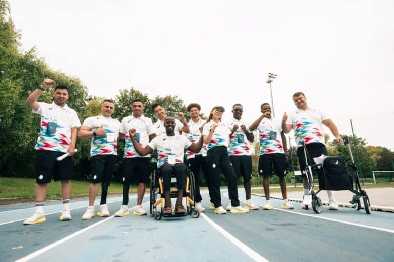 ASICS fornece uniforme para atletas refugiados nos Jogos Paralímpicos de Paris 2024