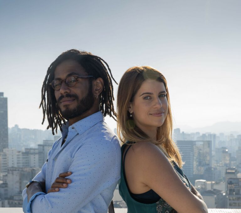 A Loud+, produtora de som, assina a trilha musical sonora original, edição de som e mixagem do filme “Amigos Sem Compromisso”.