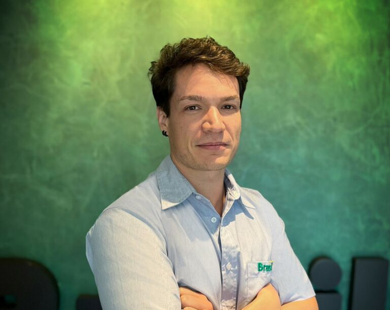 A Brasilux anuncia Felipe Blanco, que possui uma década de experiência em marketing e comunicação 360º, como novo gerente de marketing.