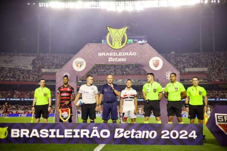 Convidando os homens a refletir sobre paternidade, o ex-árbitro Leandro Vuaden entrou em campo em ação realizada pela Natura.