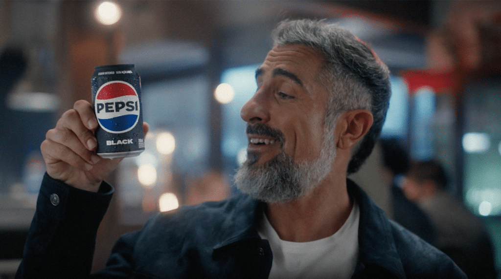 Pepsi lança nova identidade visual no Brasil com campanha estrelada por Marcos Mion