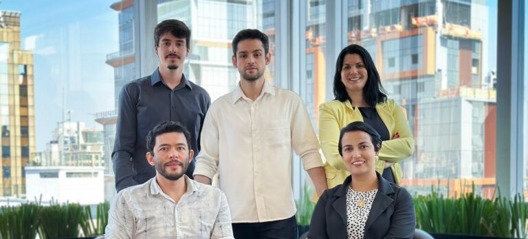 A 4influence comunica ao mercado as contratações de Claudia Rozembrá, para a coordenação de PR e Influência, e Vitório Tomaz.