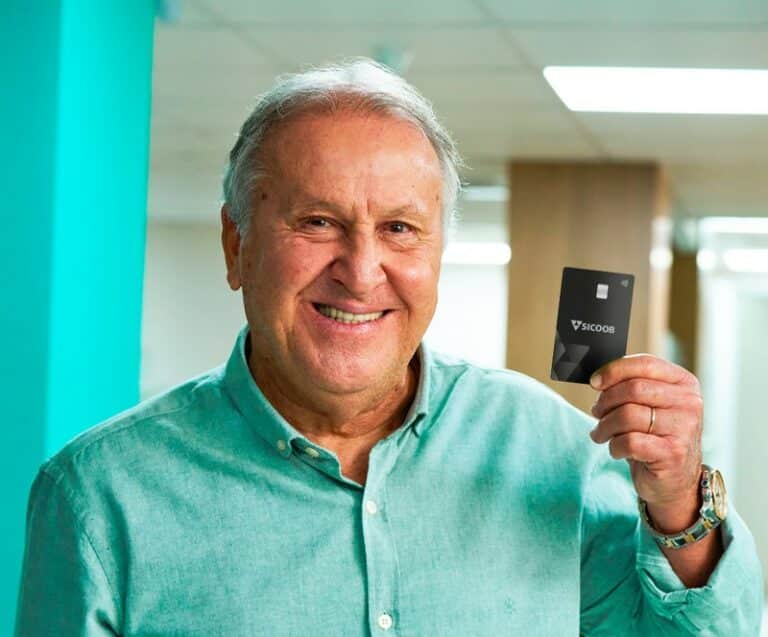 O Sicoob escalou dois craques para seu time de estrelas: o jovem prodígio Endrick, e o lendário Zico, ídolo de uma geração de brasileiros.