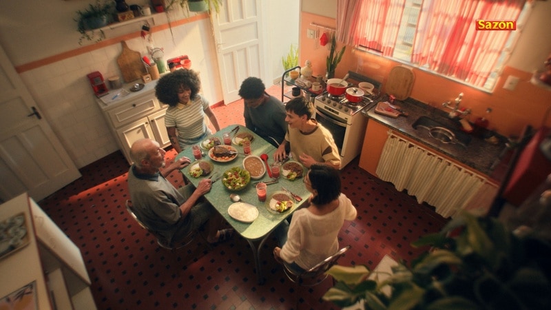 A Sazón apresenta sua nova campanha institucional, que visa destacar a presença do amor e da marca nas mesas de todos os lares brasileiros.