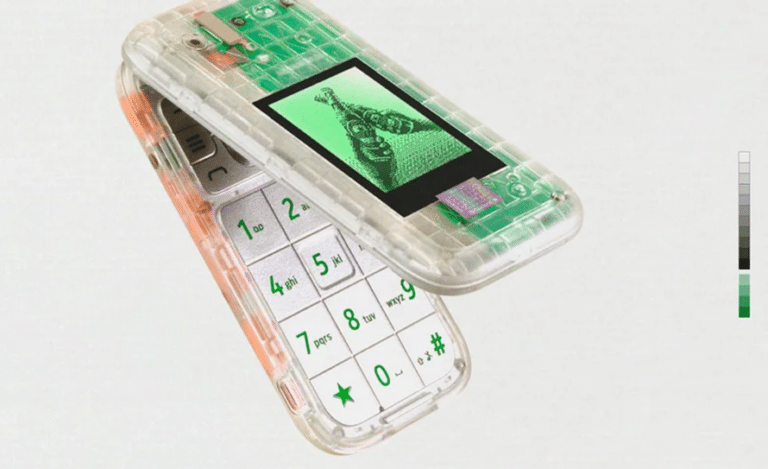 Heineken junta à Bodega para lançar o Boring Phone, produto com proposta de encorajar o público a ter interações sociais pessoalmente.