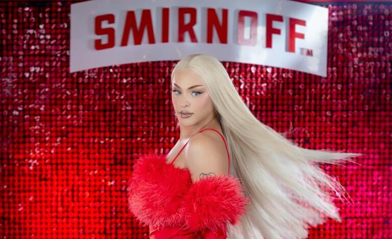 A Smirnoff sabe que a mágica acontece quando as pessoas se unem, e para amplificar essa ideia, se uniu a Pabllo Vittar em um novo projeto.